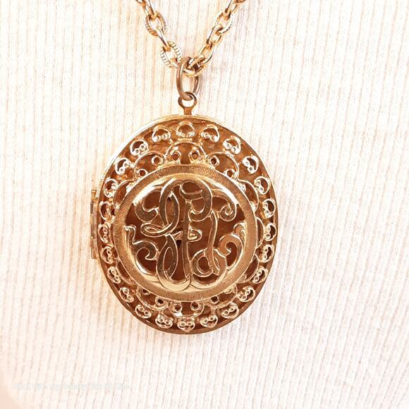 Filagree Scroll Locket Necklace And Gold Tone Textured Cable Chain - Picture 2 of 12